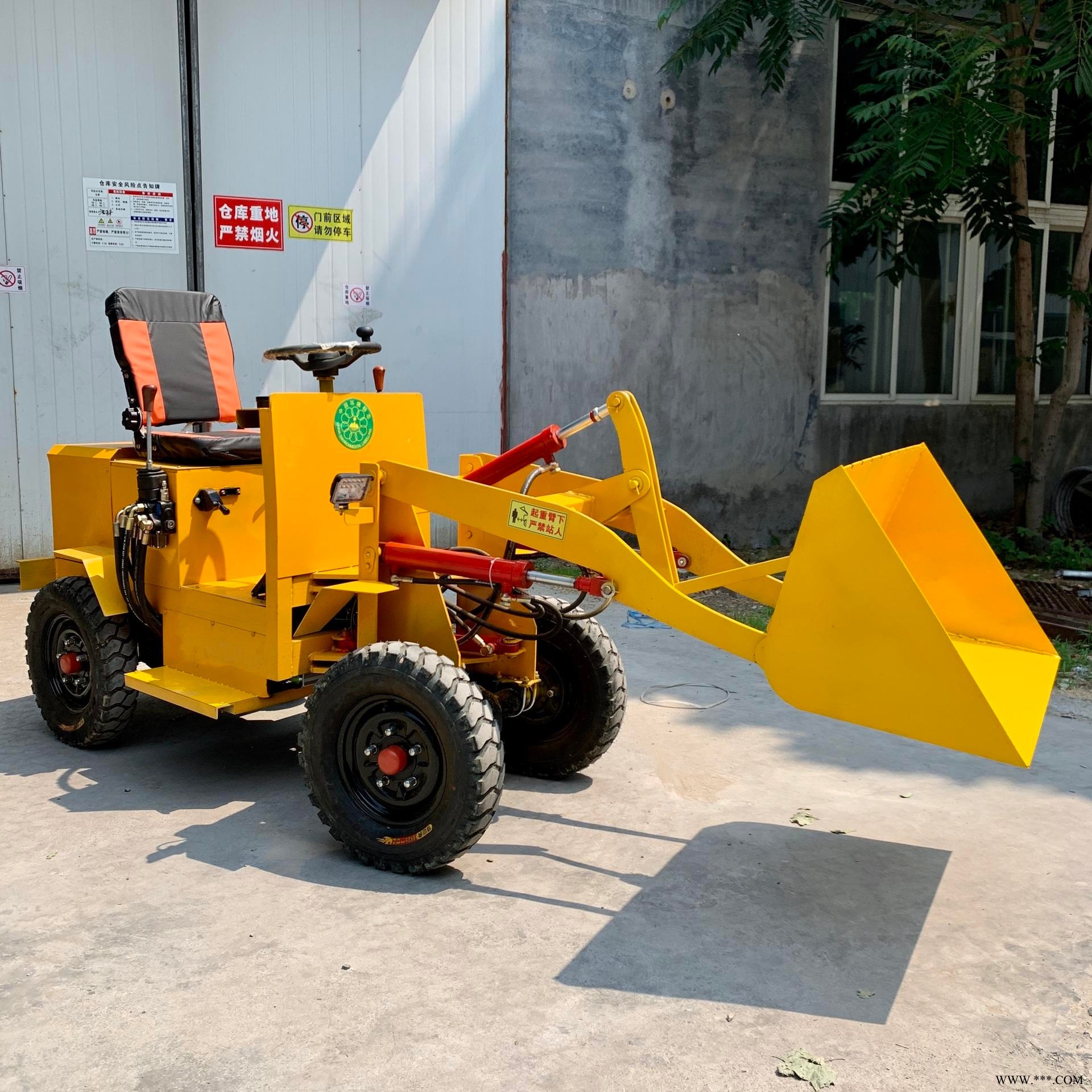 鼎诚小型电动装载机厂家 养殖厂电动小铲车  环保电动铲车 四驱电动小铲车