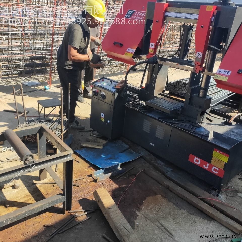 建筑工地钢筋锯床金属锯切带锯床厂家现货供应gb4240双立柱液压带锯床图1