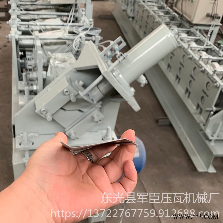 现货供应 百叶窗压型机器 军臣压瓦机 锌钢百叶窗机器 百叶窗加强筋机器