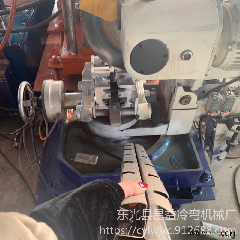 立柱板材压型机 集装箱立柱机 昌益压瓦机 集装箱角柱机 集装箱包角机图1